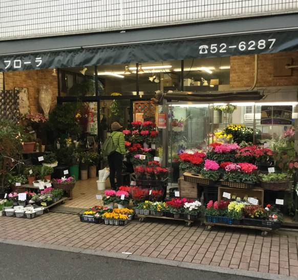 「プチフローラ」　（東京都武蔵野市）の花屋店舗写真1